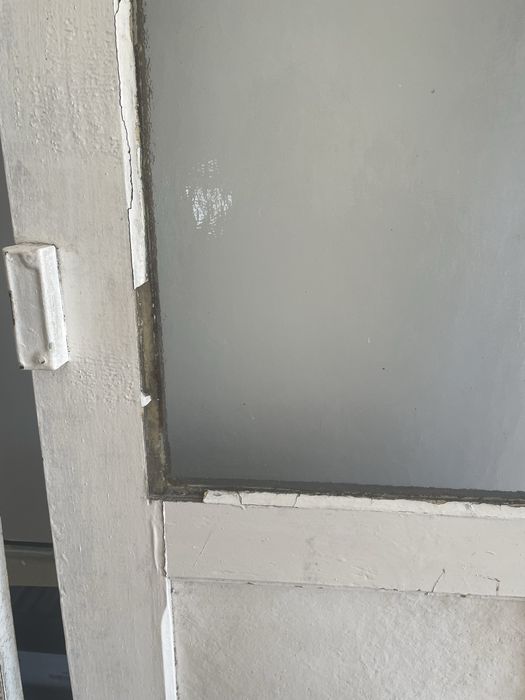 Porta antiga de madeira.