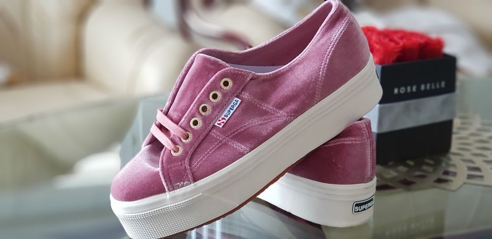 Sprzedam snakersy nowe