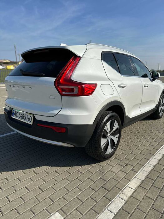 Volvo XC40 2022 1.5 бензин плагін