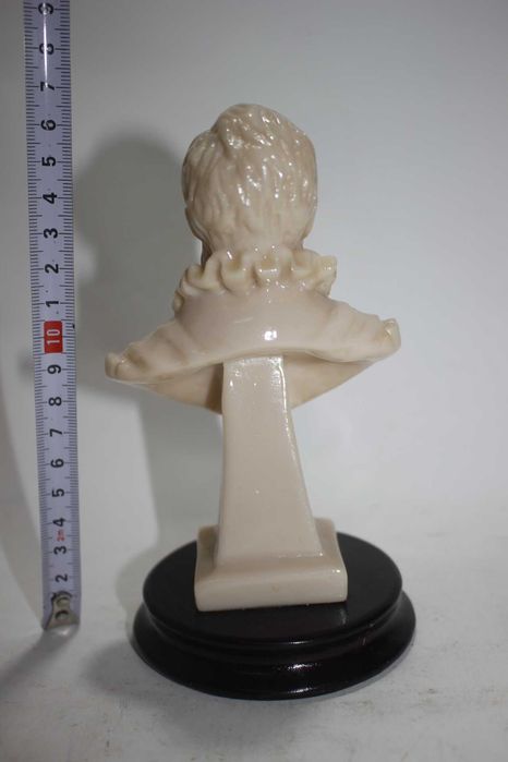 Busto - Luis de Camões