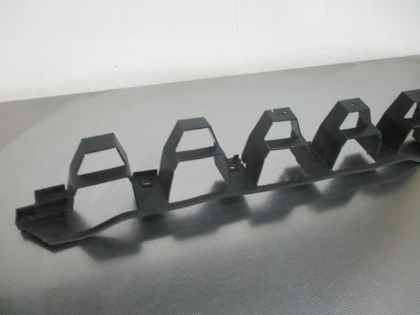 Guia de pára-choques trás direita VOLVO V50 (MW)