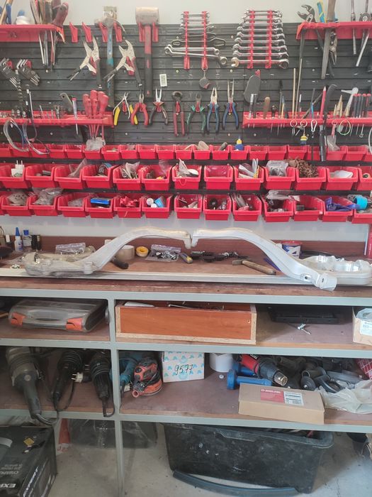 Поворотний кулак Jeep Grand Cherokee