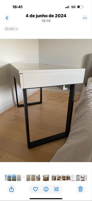 Cama, secretária e mesa de cabeceira cinza claro