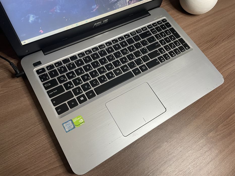 Игровой ноутбук Asus/FHD/i7-7500/16GB/500 SSD/GeForce GT940mx 2GB