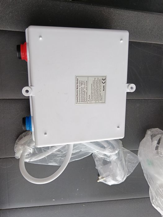 Esquentador eléctrico .
Completamente novo a estrear
Pode ser usado em