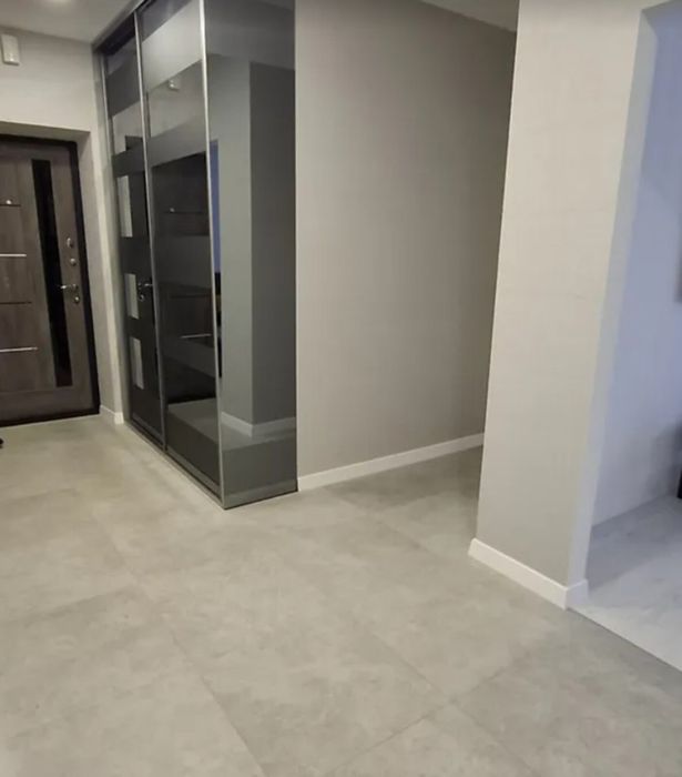 Продаж 2к квартири 72 кв. м на вул. Гнатюка Академіка