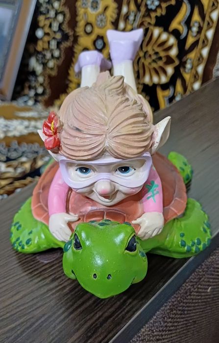 Садовая фигура «Девочка на черепахе»