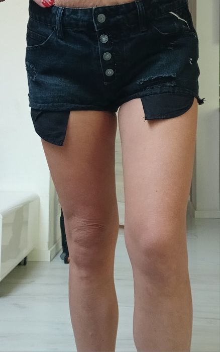 Krotkie czarne spodenki DIVERSE