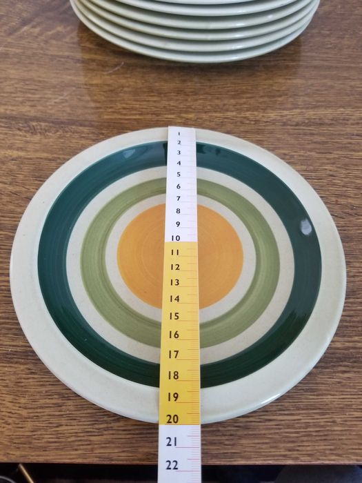 тарілки, різні, 18 штук