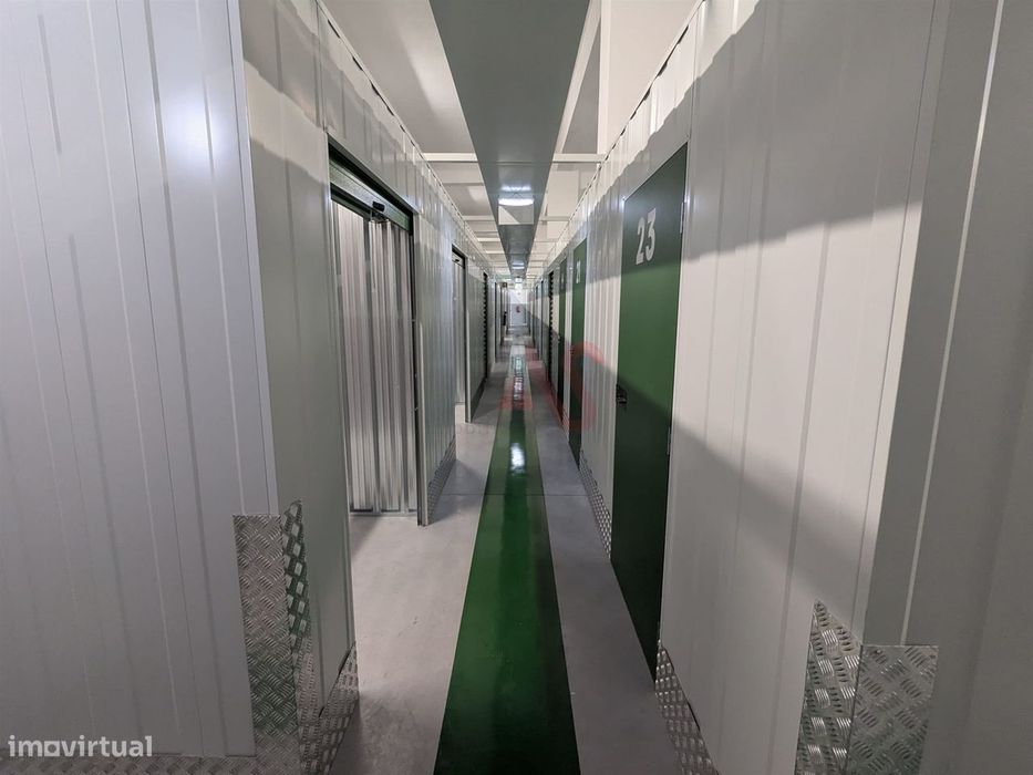 Boxes com áreas entre 5 m² e 18 m² para arrendamento em Fermentões, Gu