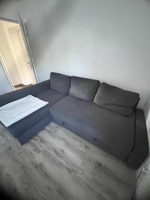Sofa narożna z ciemnoszarej tkaniny