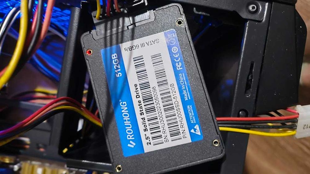SSD 512GB ROUJHONG (2.5" SATA III) ідеальний стан