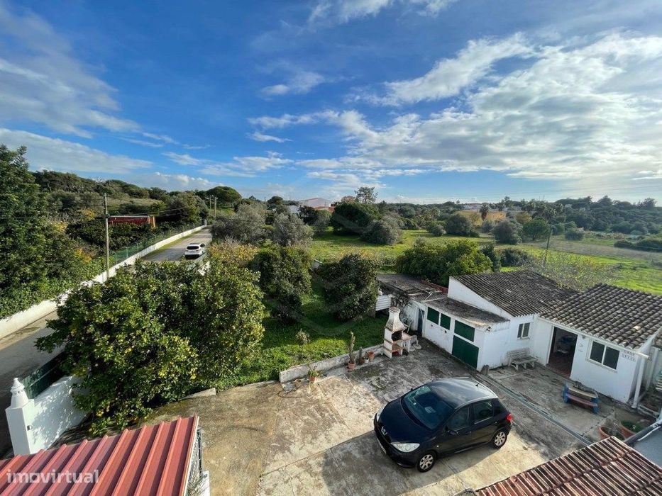 Propriedade de utilização mista, destinada a habitação e comércio, ...