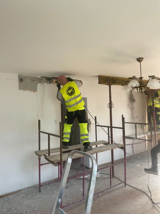 Wyburzenia i rozbiórki ścian skuwanie tynków posadzek kafli betonu gk
