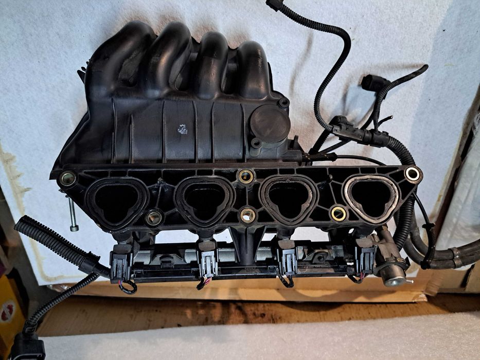 Kolektor ssący wtryski Volkswagen Golf IV 1.4 BCA