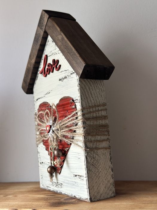 Peça decorativa em madeira “Casinha de Amor”