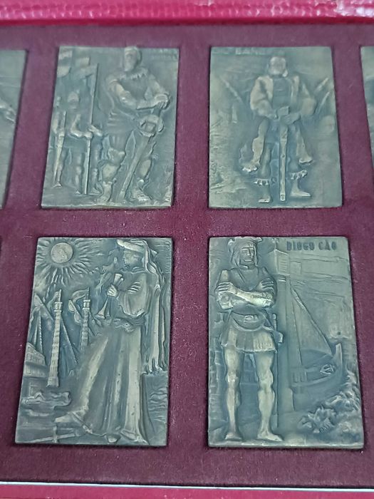 Raro conjunto de 10 medalhas de bronze sobre os descobrimentos.