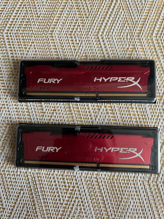 Оперативна памʼять 8гб, 2 планки по 4гб з частотою 1600