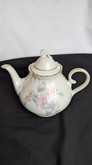 Porcelanowy czajnik PRL