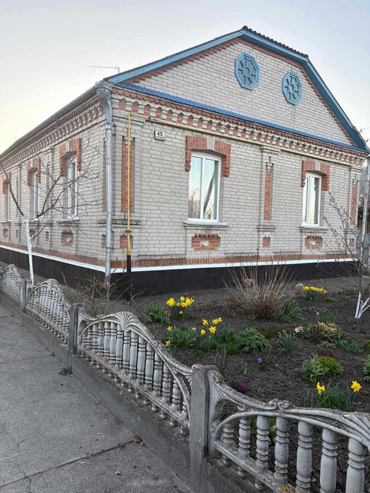 Продам добротний  будинок