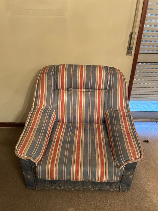 Sofá + poltrona em bom estado