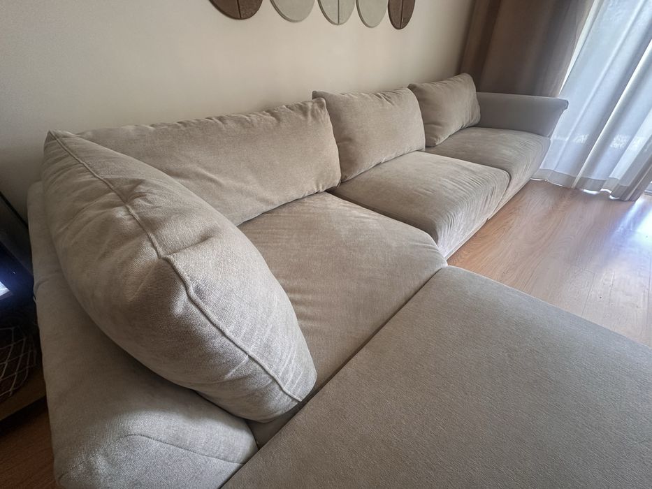 Sofa modelar XXL da loja Gato Preto veludo beje