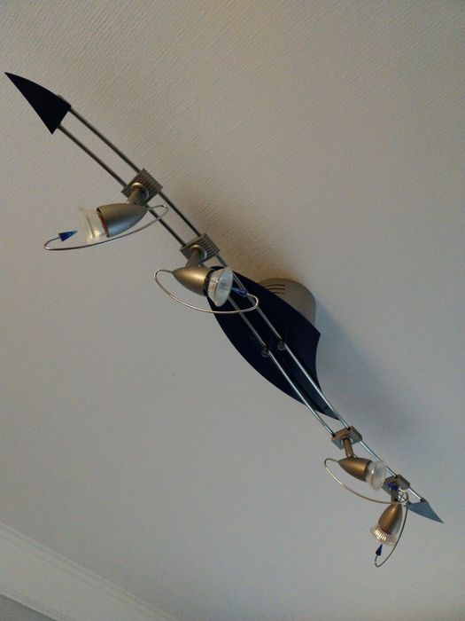 Nowoczesna lampa sufitowa – regulowane reflektorki + zestaw halogenów