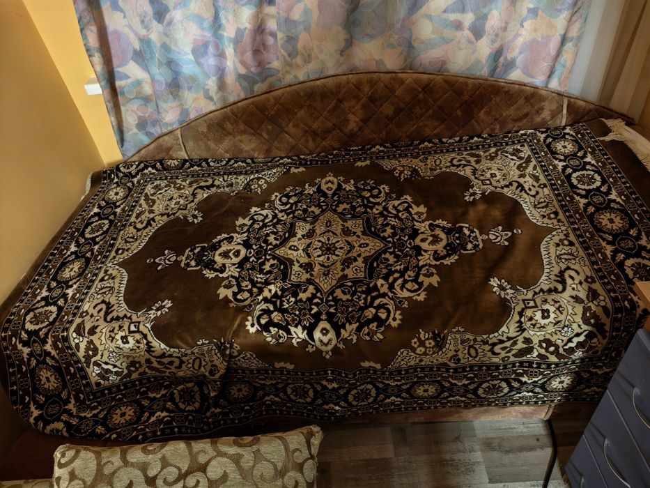 Продам 2 дівани у гарному стані.