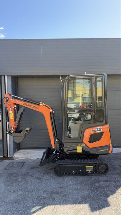 Mini giratória 1,2T com cabine e motor kubota nova