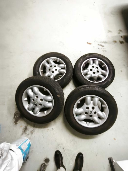 Vendo 4 jantes originais Land Rover 16” com pneus Firestone Roadhawk 215/68 R16 98H