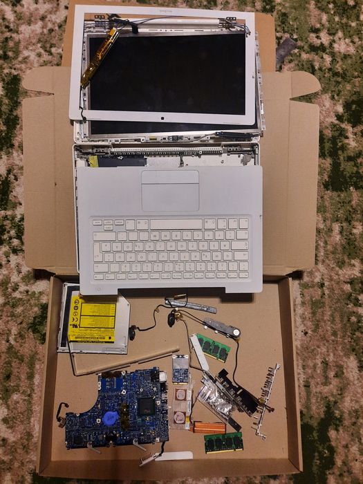 MacBoock  на запчастини