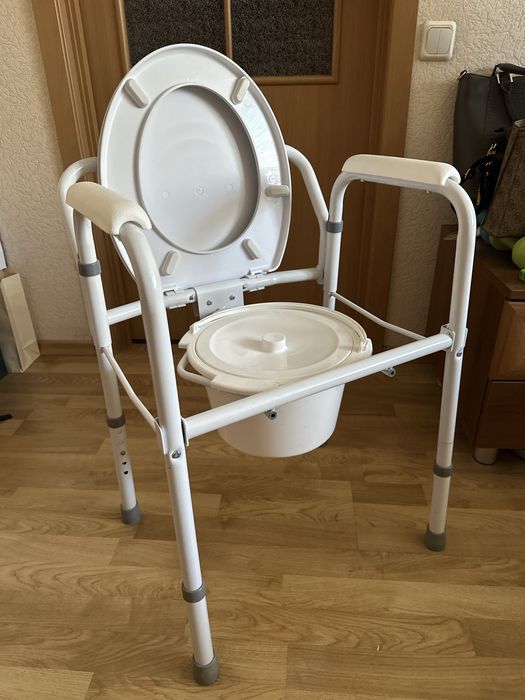 Крісло-туалет складне A8700AA, NOVA