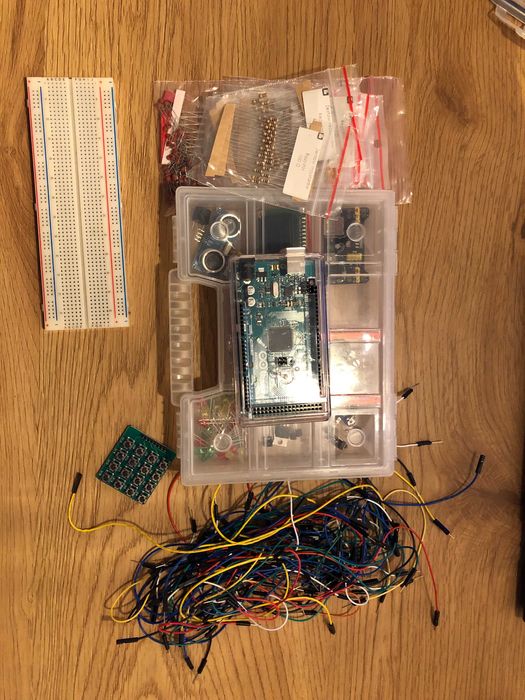 Oryginalne Arduino MEGA 2560 plus akcesoria