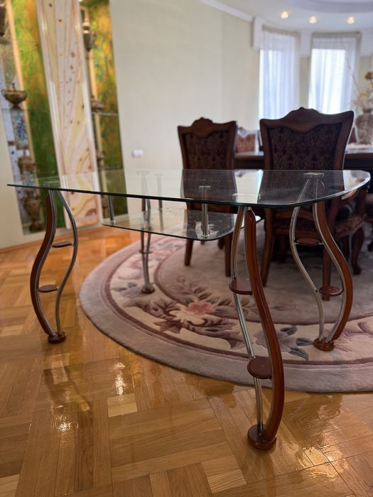 Кухонний стіл скляний