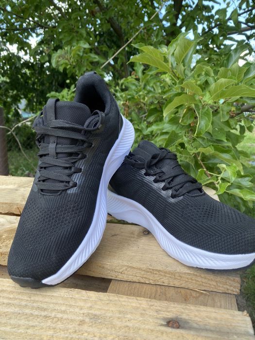 Спортивні кросівки.  Кросівки