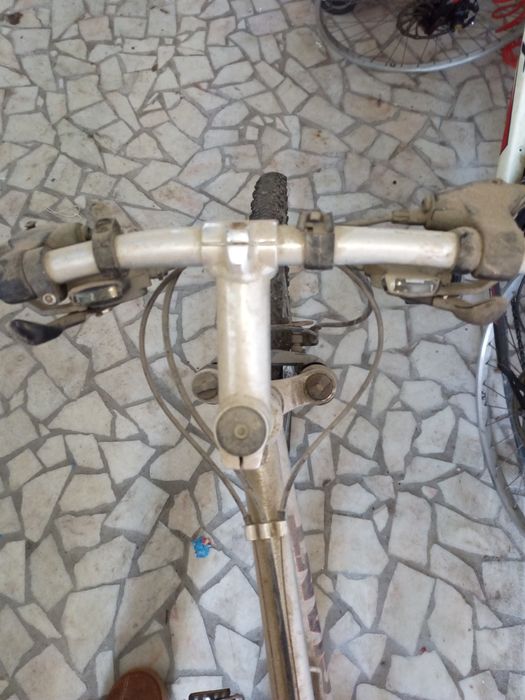 Bicicleta de alumínio