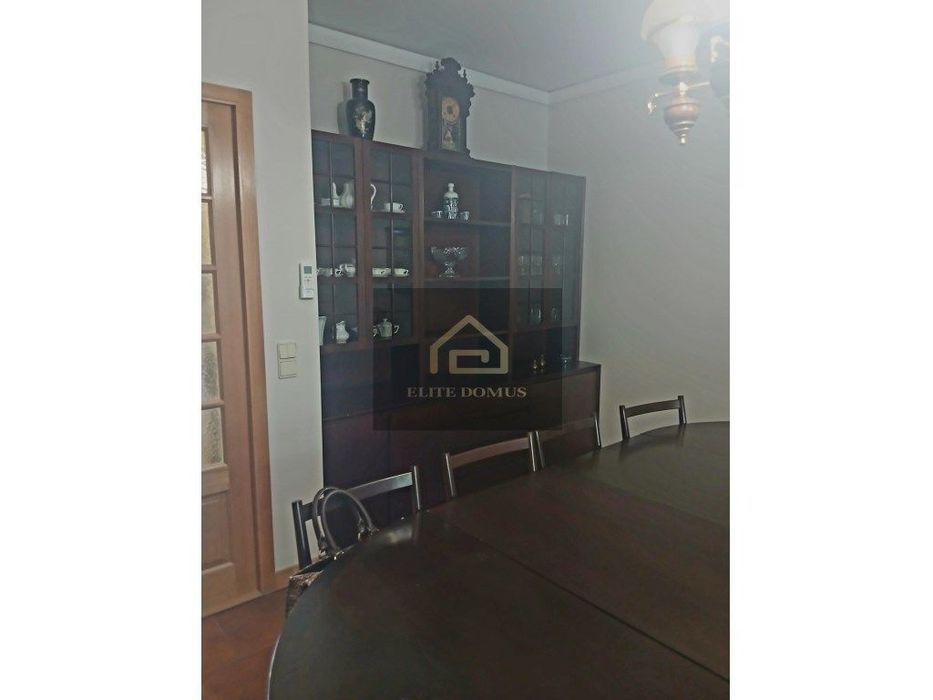 T2 com BOX, Terraço e Suite em Condomínio Fechado - Carcavelos!