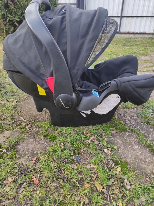 Дитяче автокрісло 0+