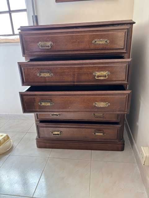 Quarto de casal completo, em madeira (castanho)