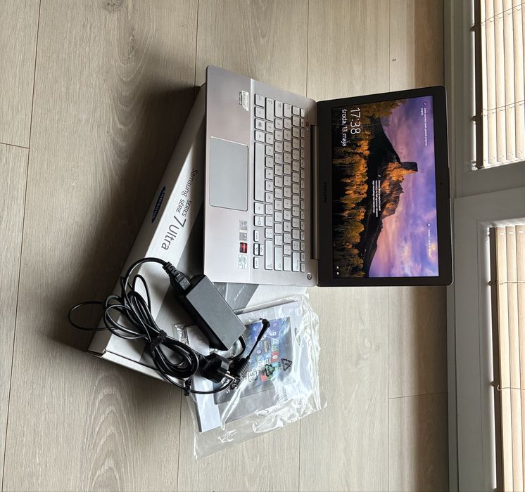 Laptop Samsung NP730U3E-S01PL