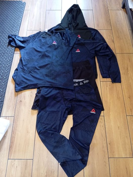 Спортивный костюм .