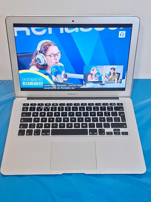 Portátil MacBook Air Ecrã Retina de 13.3'' , Ano de 2017 | Intel Core i5 a 1,8GHz | Disco SSD PCie alta capacidade | MacOS Monterey | Impecável