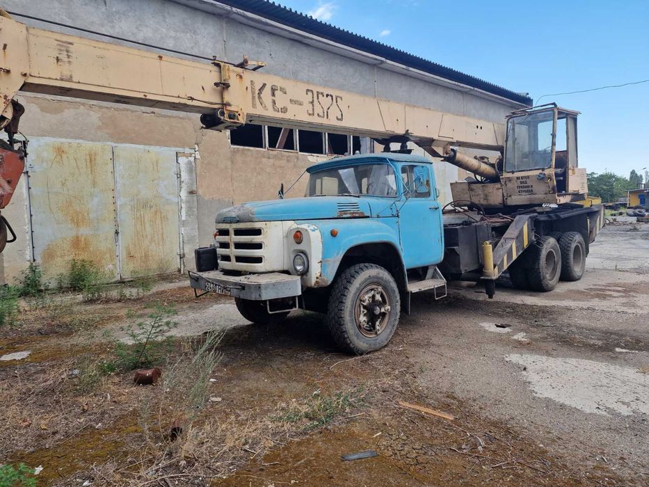 Автомобільний кран ЗІЛ в задовільному стані, на ходу