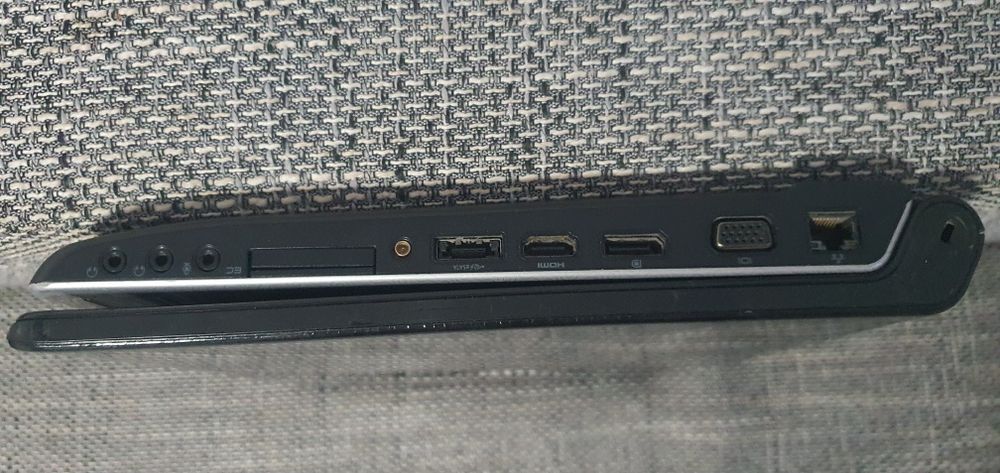 Dell studio 1749 Intel i5 4GB RAM SSD 250GB
