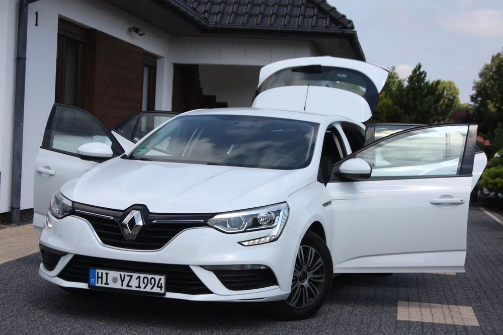 Renault Megane IV Benzyna 5-drzwi ZAREJESTROWANA Klima LEDY Parktronik USB Bluetooth