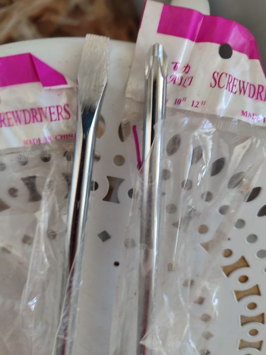 Викрутки великі 2 шт нові.