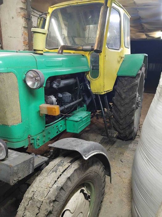 Трактор ЮМЗ в хорошому стані
