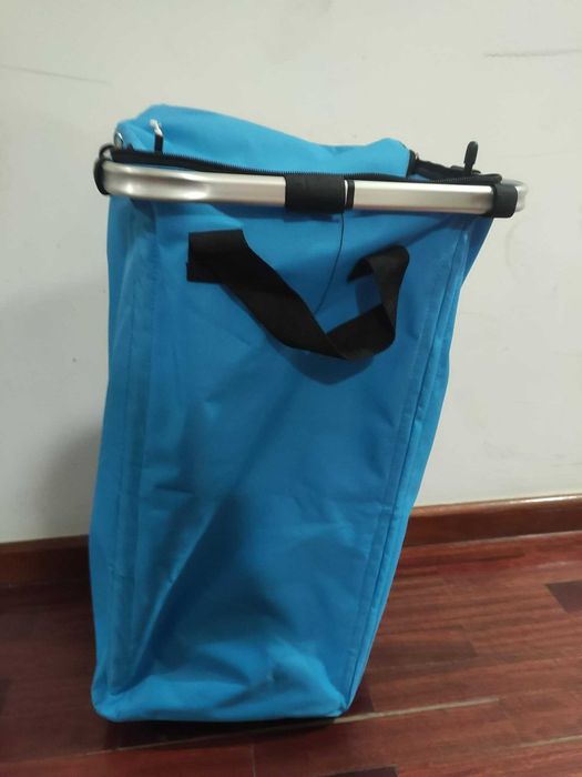 Cesto de pano para roupa com rodas