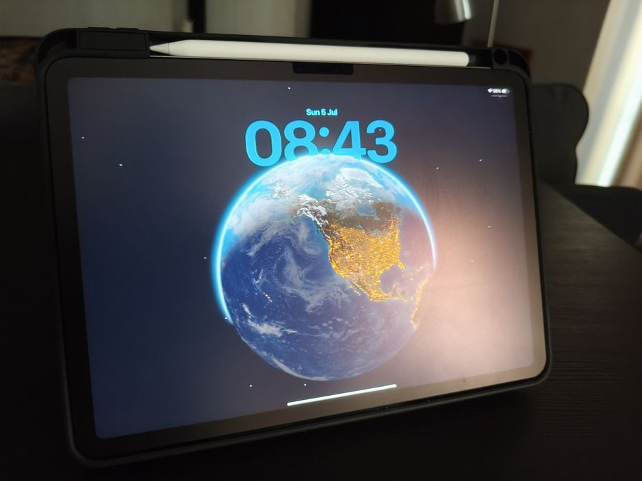 iPad Air M4 128GB Wi-Fi - Como novo, com garantia (fatura maio 2026) e acessórios.