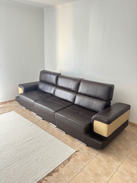 Sofá em cabedal com até 3 chaise longue